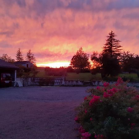 Villa Meublé de campagne au calme à Louchy-Montfand Extérieur photo